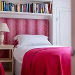 Elegant 2-Bedroom Flat In South Kensington, London