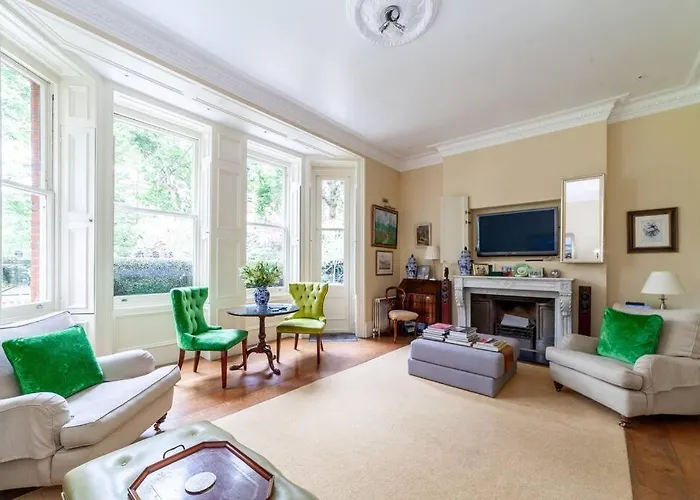 Elegant 2-Bedroom Flat In South Kensington, London
