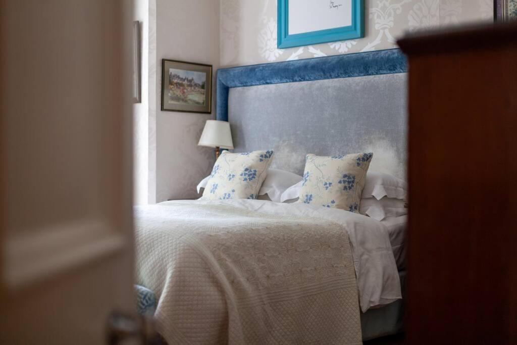 Elegant 2-bedroom Flat In South Kensington, *