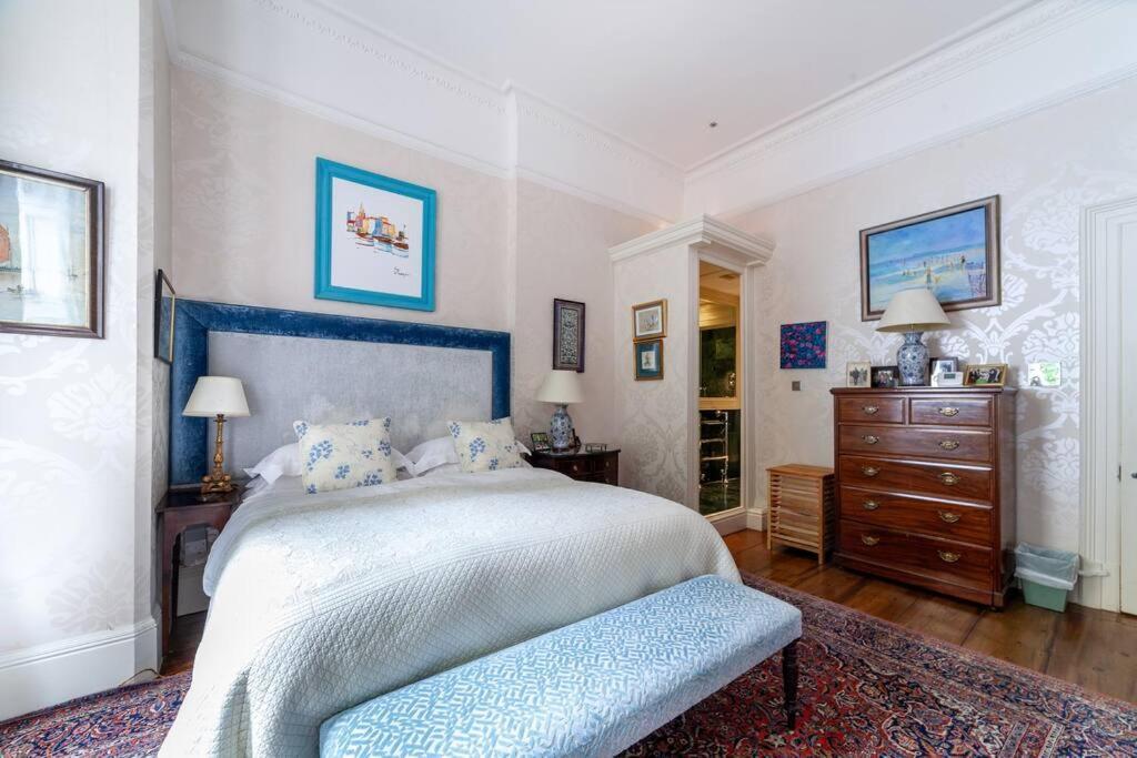 Elegant 2-bedroom Flat In South Kensington, Appartamento