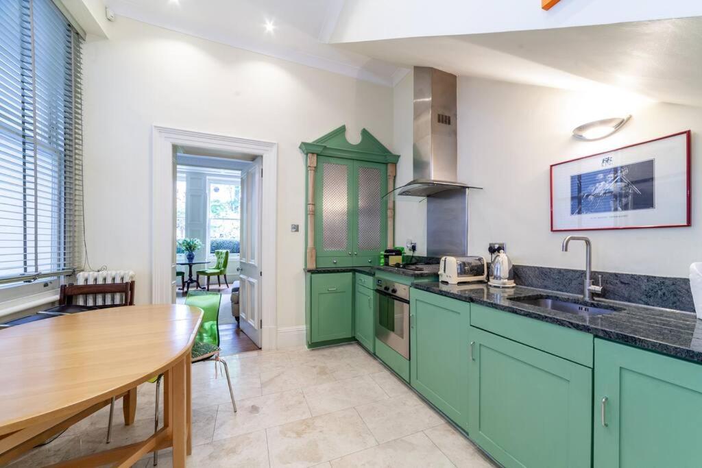 Elegant 2-bedroom Flat In South Kensington, Appartamento *