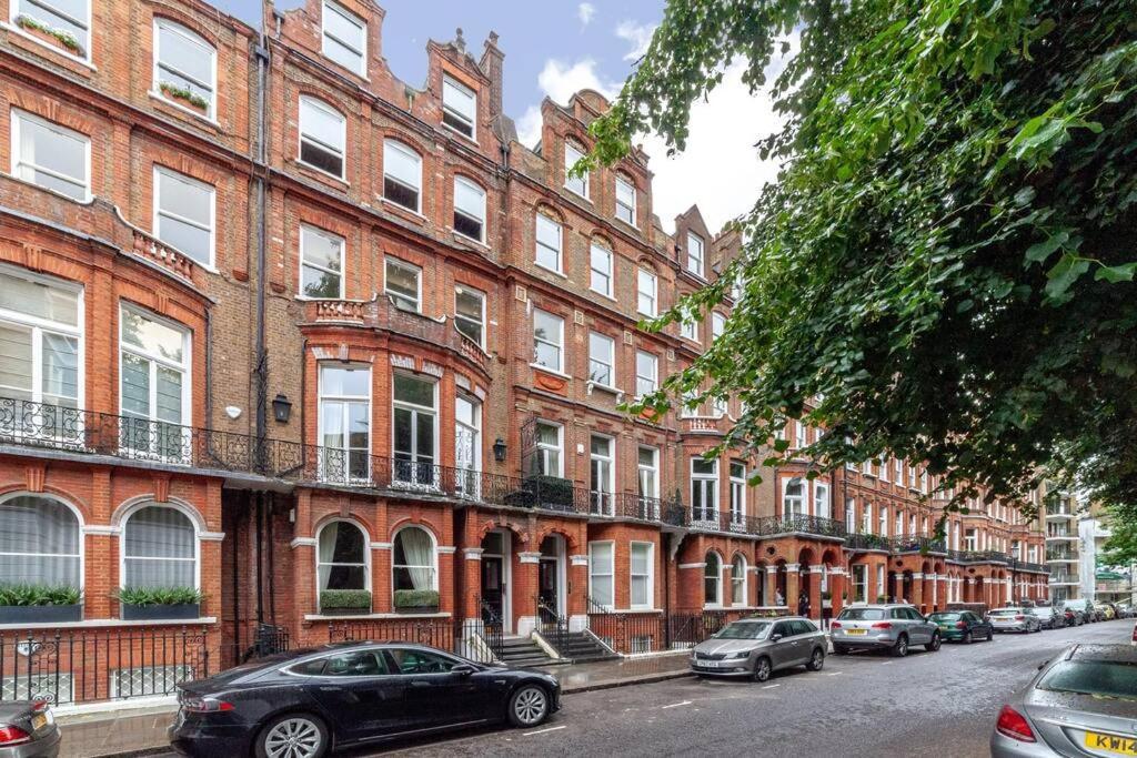 Elegant 2-bedroom Flat In South Kensington, * Londra