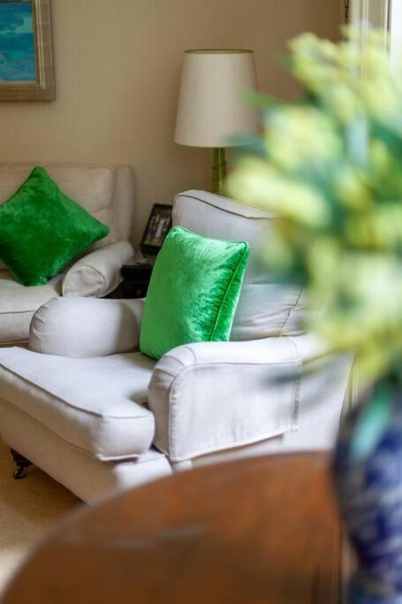 Elegant 2-bedroom Flat In South Kensington,
