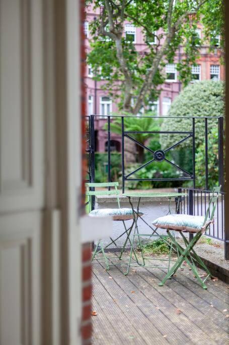 Elegant 2-bedroom Flat In South Kensington, *