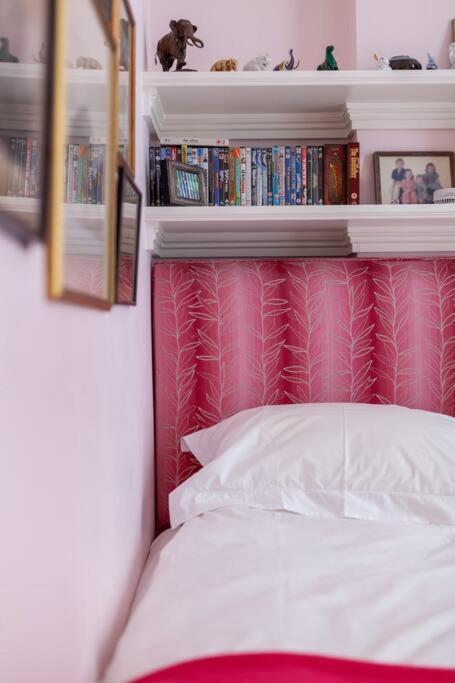 Elegant 2-bedroom Flat In South Kensington, * Londra