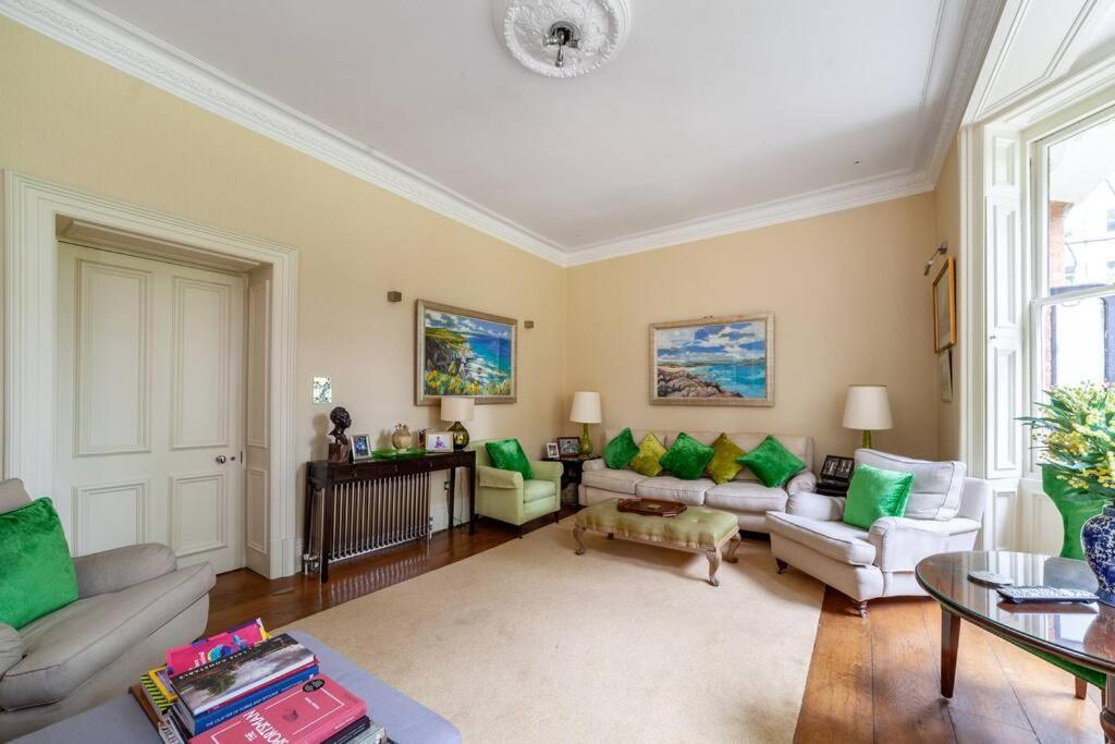 Elegant 2-bedroom Flat In South Kensington, Appartamento *