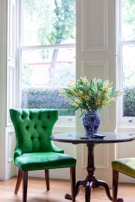 Elegant 2-bedroom Flat In South Kensington, Appartamento Londra