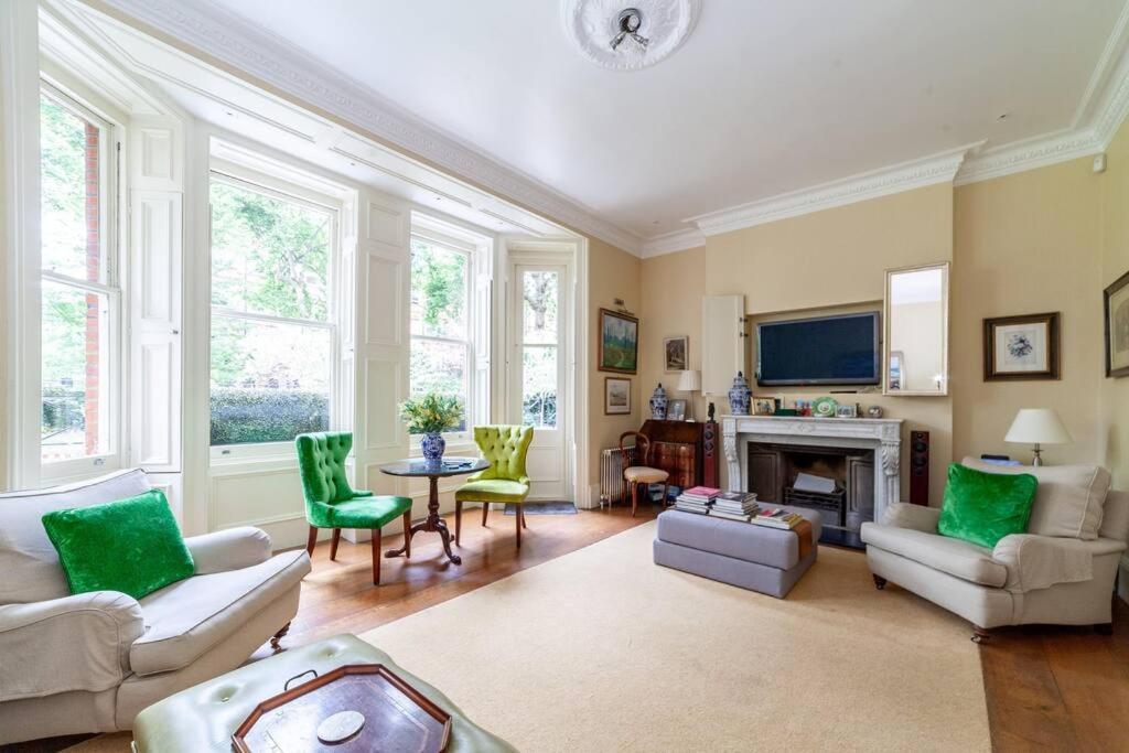 Elegant 2-bedroom Flat In South Kensington, Appartamento