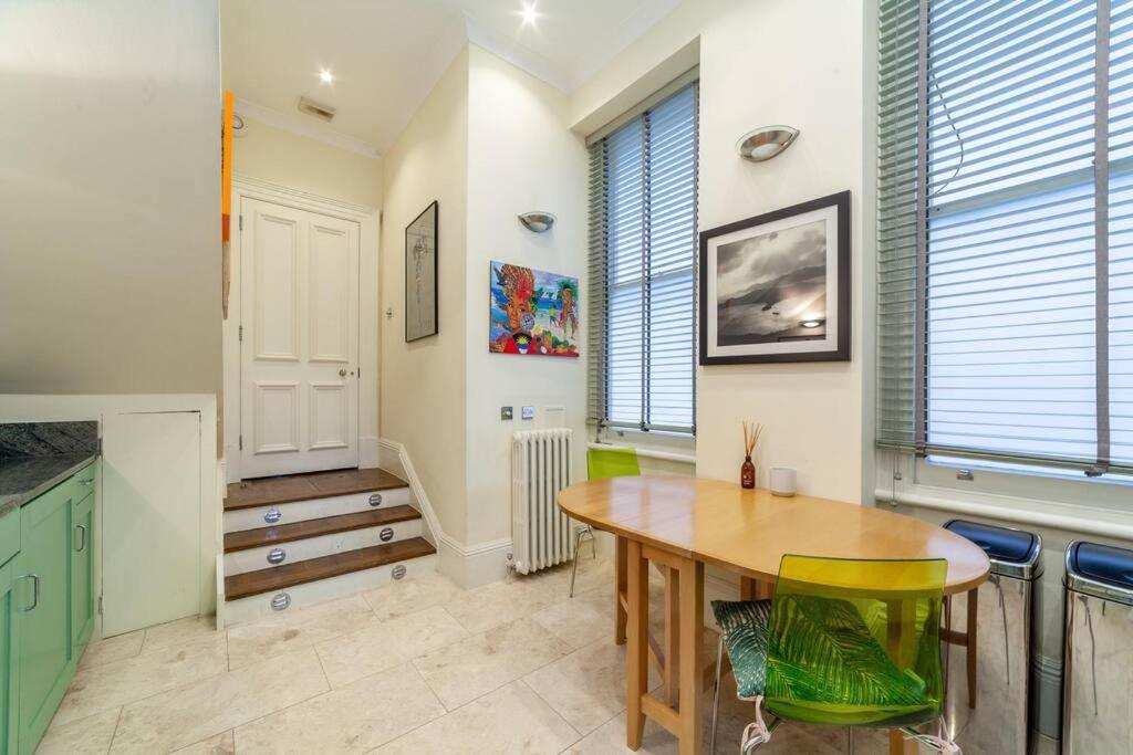 Elegant 2-bedroom Flat In South Kensington, Appartamento *