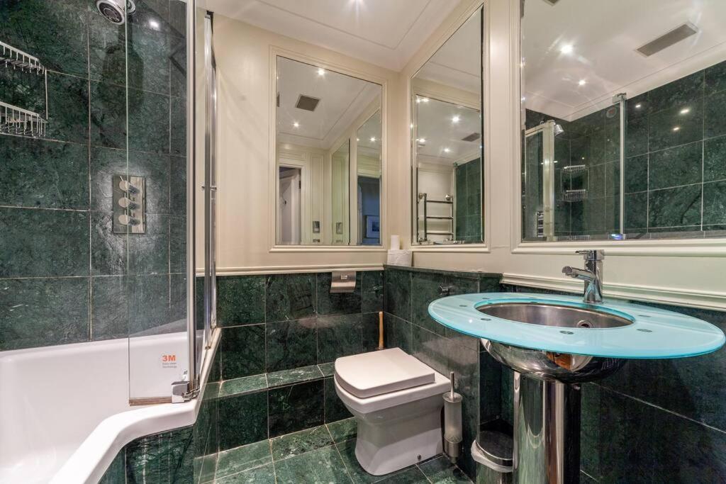 Elegant 2-bedroom Flat In South Kensington, * Londra